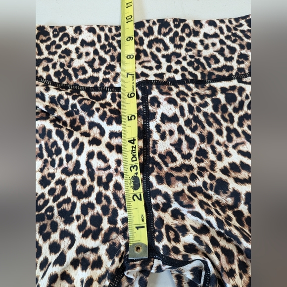Zyia active wear, Scrunch bottom, Leopard print leggings Size 4 - Picture 4 of 7